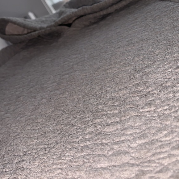 Very Cozy Grey Short sleeved hoodie - Picture 2 of 3